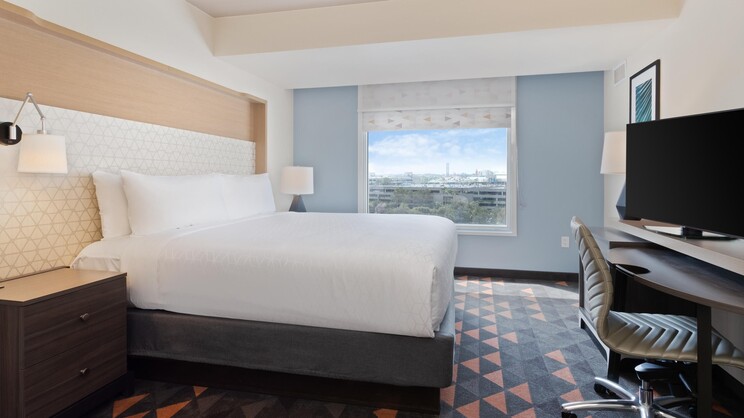 Holiday Inn and Suites Across from Universal Orlando